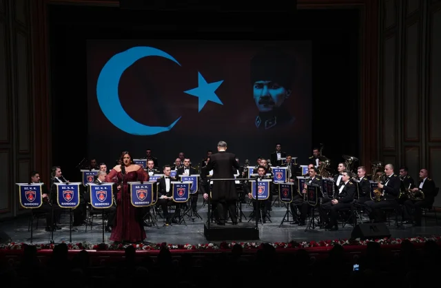 Başkentte Cumhuriyet Bayramı Coşkusu: ADOB ve Deniz Kuvvetleri Özel Konserle Büyüledi