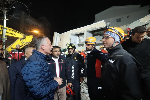 Kocaeli'de çöken bina çiftin hayatını tehlikeye attı vicdanları sarsan olayın detayları
