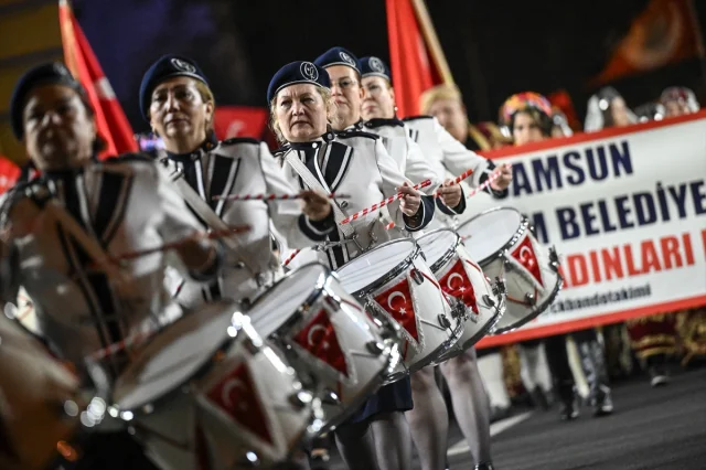 Ankara'da Cumhuriyet Coşkusu: Fener Alayı Göz Kamaştırdı