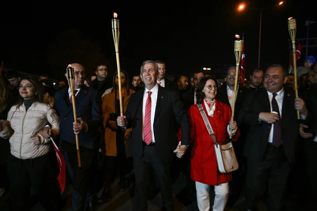 Ankara'da Cumhuriyet Coşkusu: Fener Alayı Göz Kamaştırdı