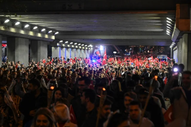 Ankara'da Cumhuriyet Coşkusu: Fener Alayı Göz Kamaştırdı