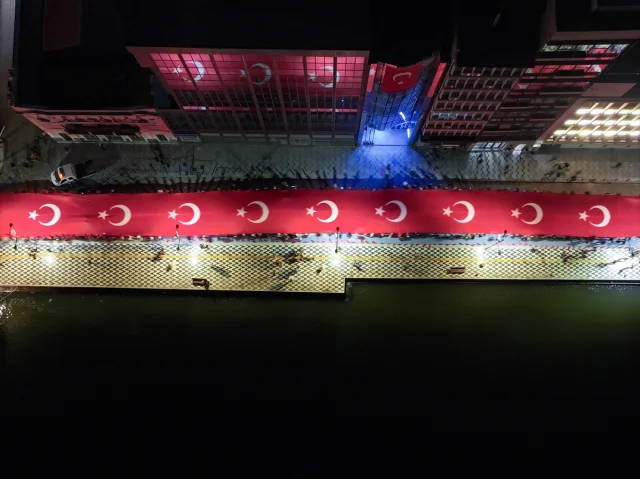 İzmir'de Cumhuriyet Coşkusu: 102. Yıl Dönümü Kutlamaları ve Etkinlikler