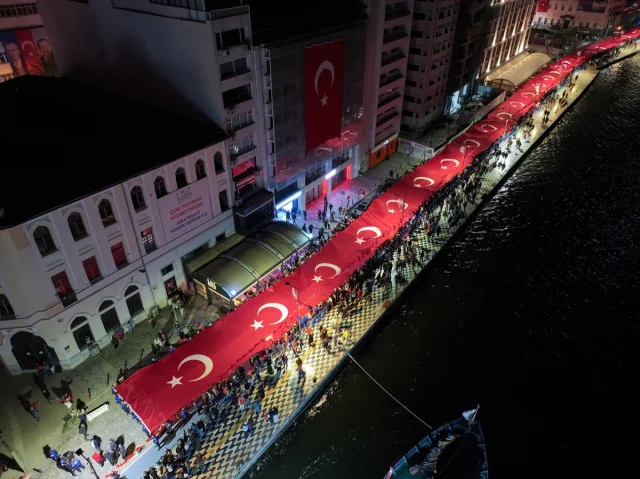 İzmir'de Cumhuriyet Coşkusu: 102. Yıl Dönümü Kutlamaları ve Etkinlikler