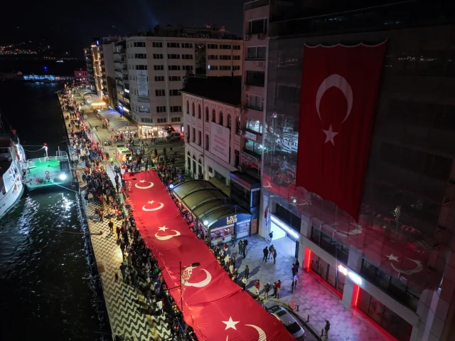 İzmir'de Cumhuriyet Coşkusu: 102. Yıl Dönümü Kutlamaları ve Etkinlikler