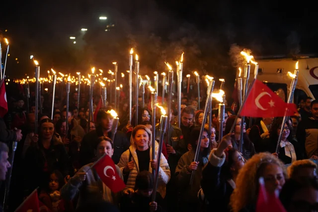 Kütahya ve Çanakkale'de Cumhuriyet Coşkusu Fener Alayıyla Taçlandı