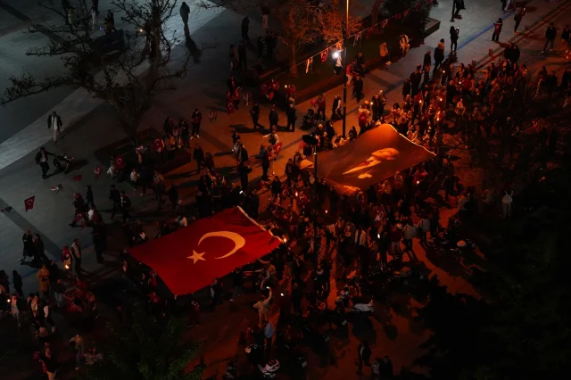 Kütahya ve Çanakkale'de Cumhuriyet Coşkusu Fener Alayıyla Taçlandı