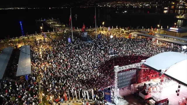Hatay'da Cumhuriyet Coşkusu Ünlü İsimlerle Zirveye Ulaştı