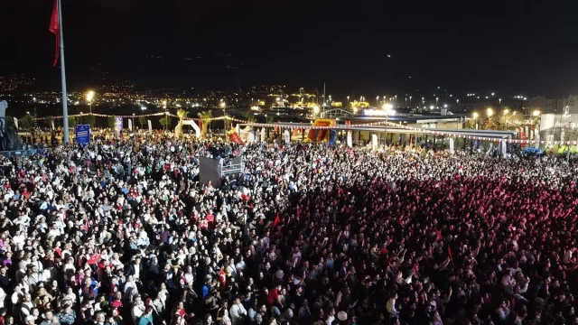 Hatay'da Cumhuriyet Coşkusu Ünlü İsimlerle Zirveye Ulaştı