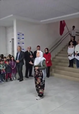 70 Yaşındaki Kadının Şiiri Elazığ'da Coşku Yaratıyor