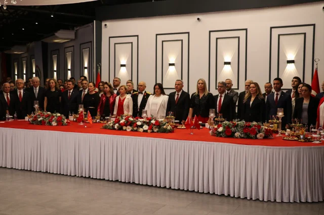 İzmir'de Cumhuriyet Coşkusu: 102. Yıl Dönümü Kutlamaları ve Etkinlikler