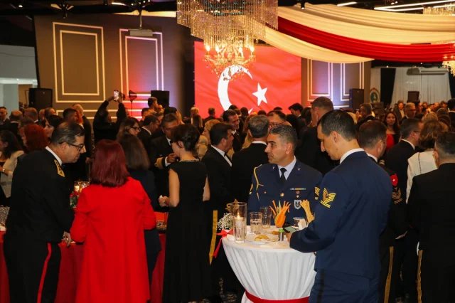 İzmir'de Cumhuriyet Coşkusu: 102. Yıl Dönümü Kutlamaları ve Etkinlikler