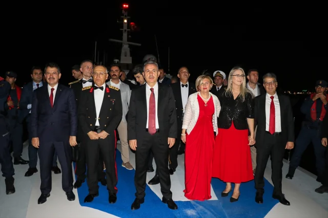 İzmir'de Cumhuriyet Coşkusu: 102. Yıl Dönümü Kutlamaları ve Etkinlikler