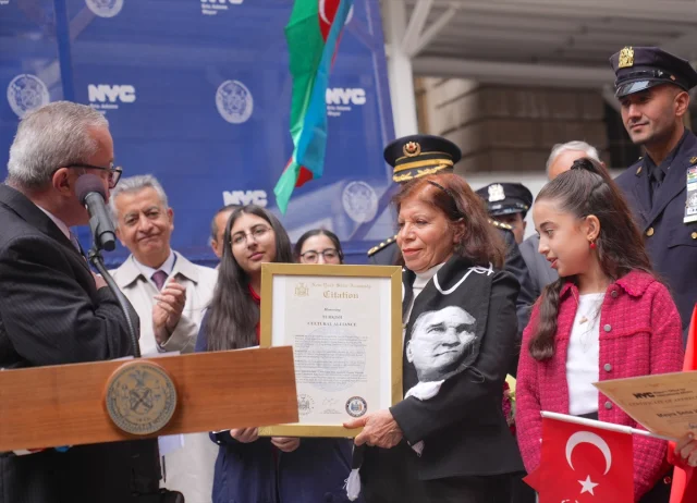 Wall Street'te Cumhuriyet Coşkusu: Türk Bayrağı Göndere Çekildi