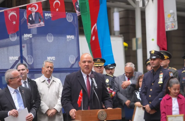 Wall Street'te Cumhuriyet Coşkusu: Türk Bayrağı Göndere Çekildi