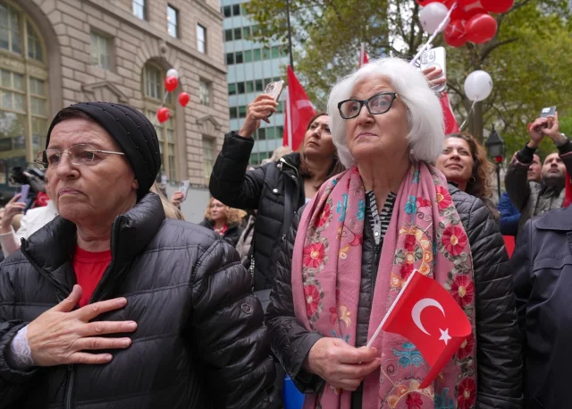 Wall Street'te Cumhuriyet Coşkusu: Türk Bayrağı Göndere Çekildi
