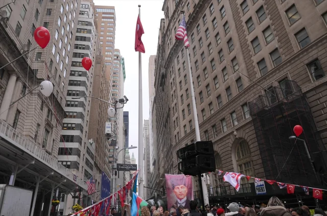 Wall Street'te Cumhuriyet Coşkusu: Türk Bayrağı Göndere Çekildi