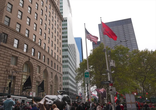 Wall Street'te Cumhuriyet Coşkusu: Türk Bayrağı Göndere Çekildi