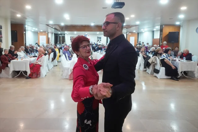 Etiler Huzurevi Cumhuriyet Balosunda Tarih Canlandı