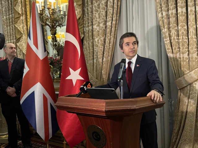 Türkiye'nin 102. Yılı Londra'da İki Coşkulu Resepsiyonla Kutlandı