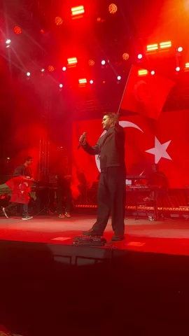 Mustafa Ceceli'nin Büyüleyici Bursa Konseri Unutulmaz Anlar Yaşattı