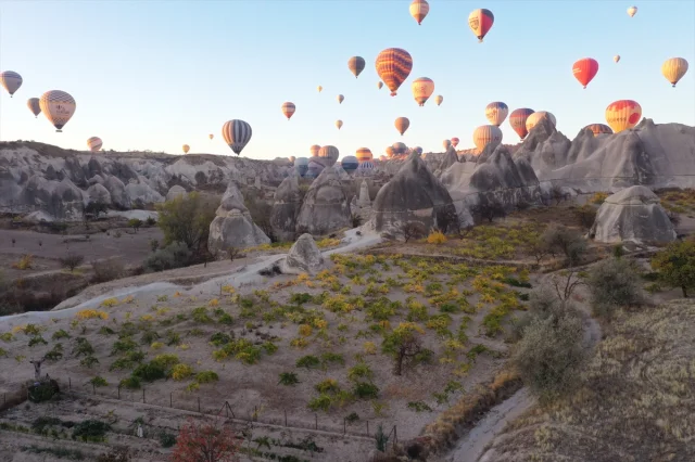 Kapadokya'nın Güzellliklerini Keşfedin: Sonbahar Renkleri ve Balon Turları