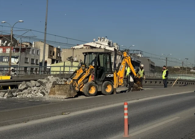 Esenler'deki Ayvalıdere Köprüsü Yenileniyor Sürücülere Dikkat