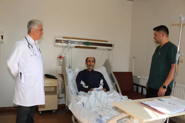 Hastanın Akciğerinden Çıkarılan Devasa Kitle Doktorları Şoke Etti