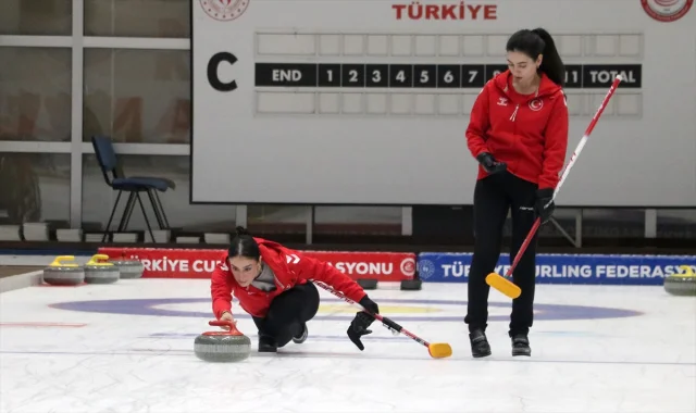 Türkiye'nin Curling Kadınları Olimpiyat Hayaline Bir Adım Daha Yaklaşıyor