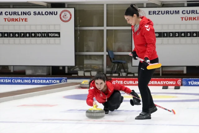 Türkiye'nin Curling Kadınları Olimpiyat Hayaline Bir Adım Daha Yaklaşıyor