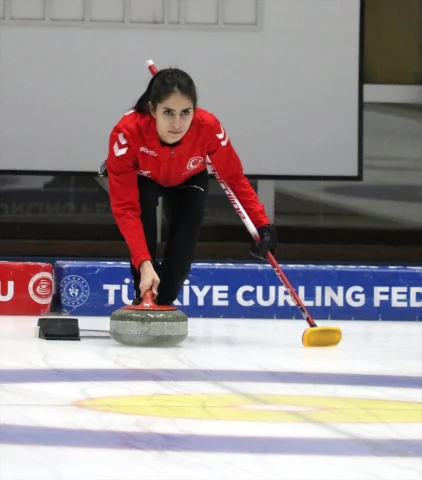 Türkiye'nin Curling Kadınları Olimpiyat Hayaline Bir Adım Daha Yaklaşıyor