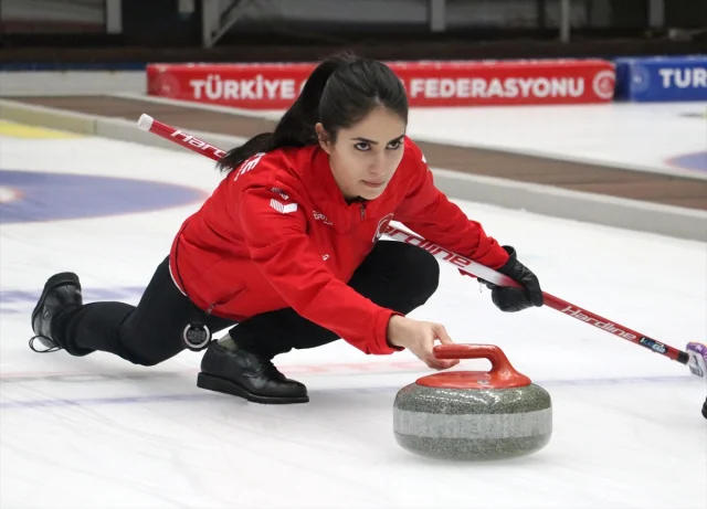Türkiye'nin Curling Kadınları Olimpiyat Hayaline Bir Adım Daha Yaklaşıyor