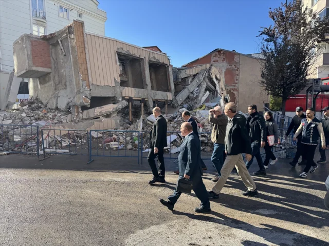 Kocaeli'de Dram Sonrası Enkaz Üzerinde İnceleme