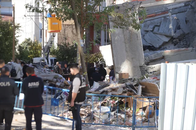 Kocaeli'de Dram Sonrası Enkaz Üzerinde İnceleme