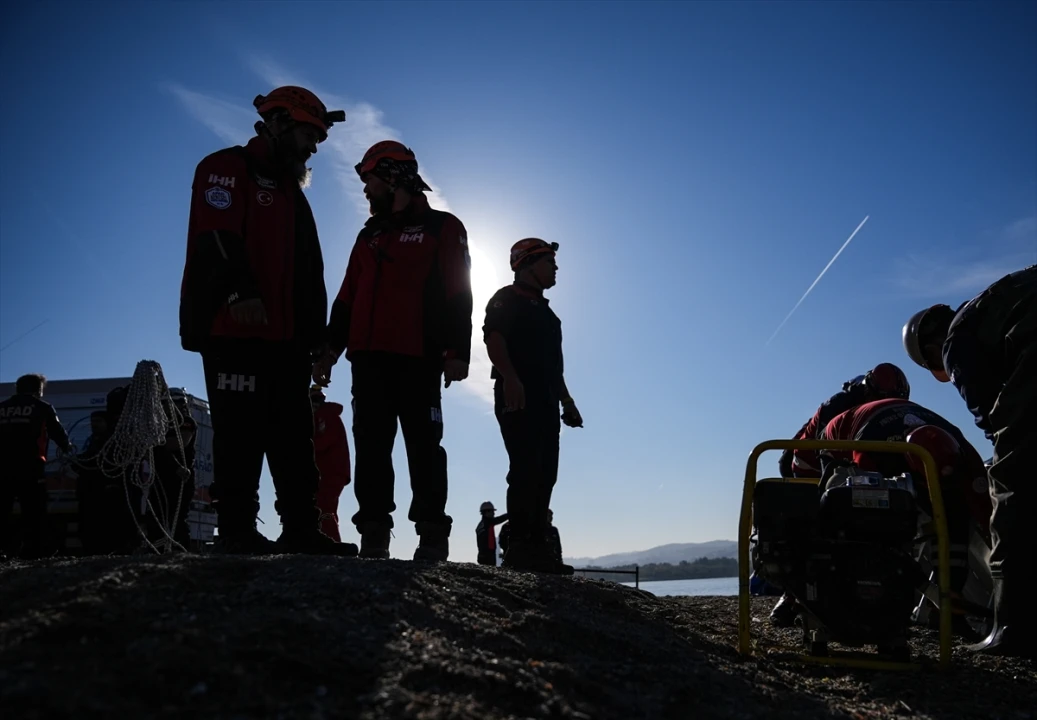 İzmir'de Gerçekçi Sel Tatbikatı Heyecan Yarattı