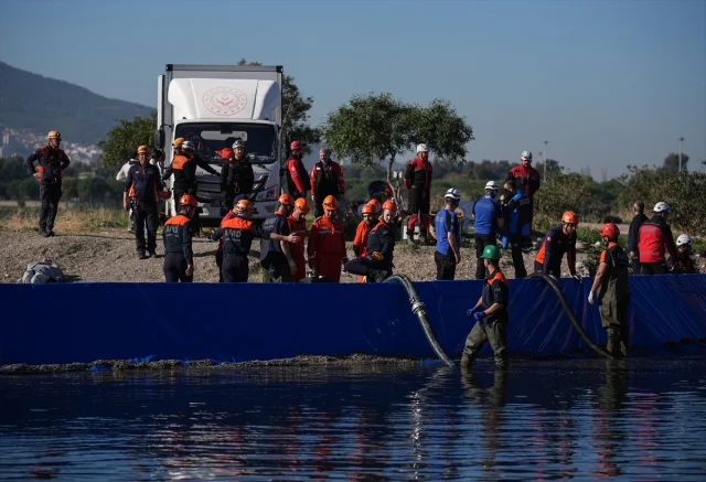 İzmir'de Gerçekçi Sel Tatbikatı Heyecan Yarattı