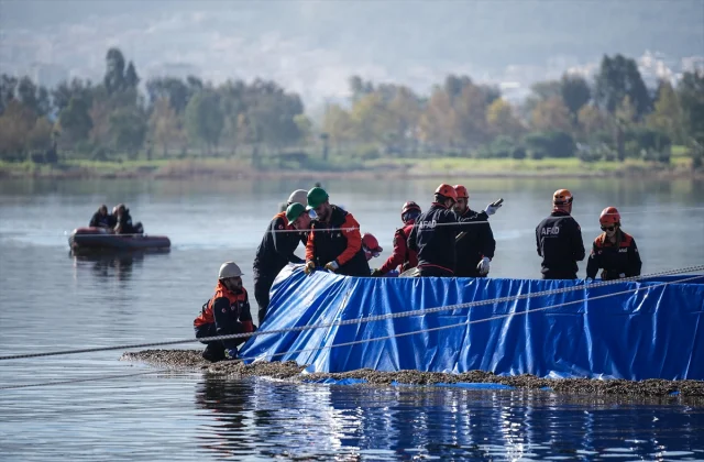 İzmir'de Gerçekçi Sel Tatbikatı Heyecan Yarattı