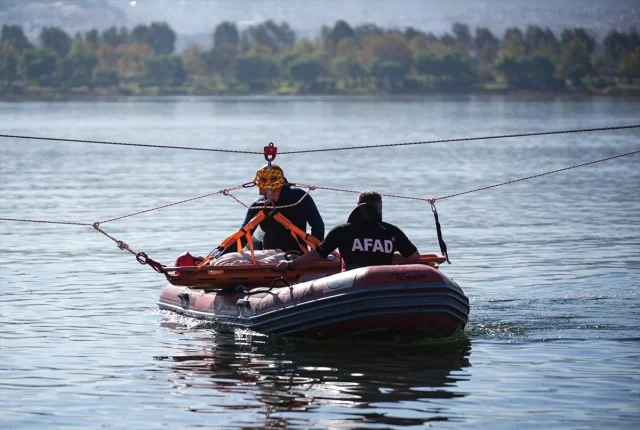 İzmir'de Gerçekçi Sel Tatbikatı Heyecan Yarattı