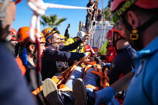İzmir'de Gerçekçi Sel Tatbikatı Heyecan Yarattı