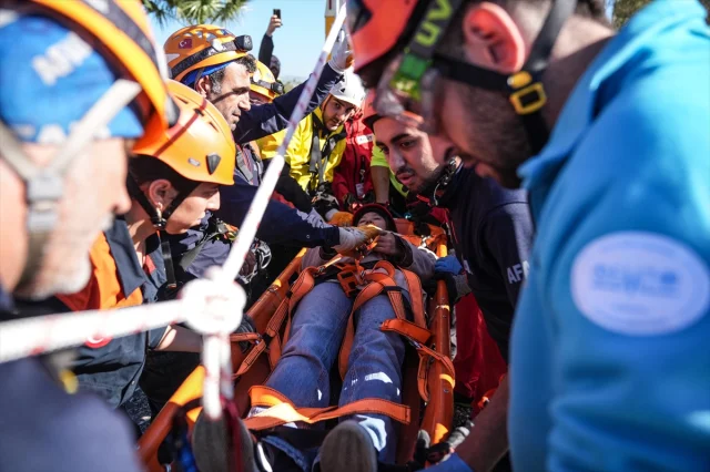 İzmir'de Gerçekçi Sel Tatbikatı Heyecan Yarattı