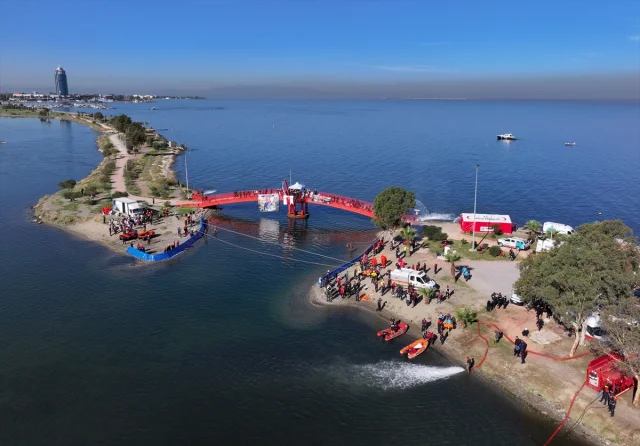 İzmir'de Gerçekçi Sel Tatbikatı Heyecan Yarattı
