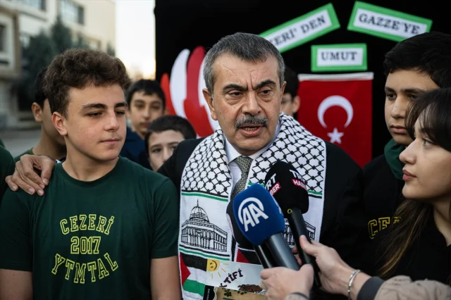 Bakan Tekin Cezeri Yeşil Teknoloji Lisesi'ni Ziyaret Etti