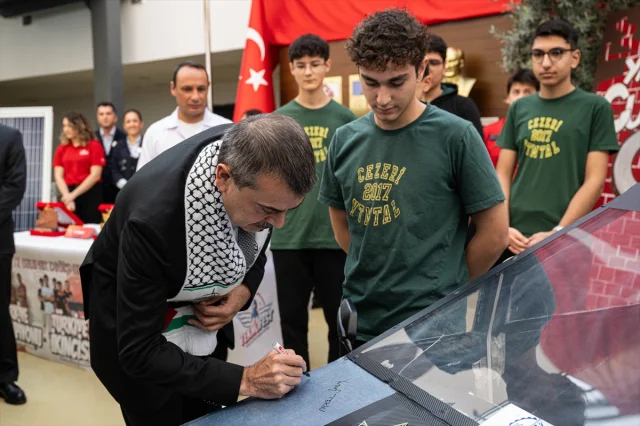 Bakan Tekin Cezeri Yeşil Teknoloji Lisesi'ni Ziyaret Etti