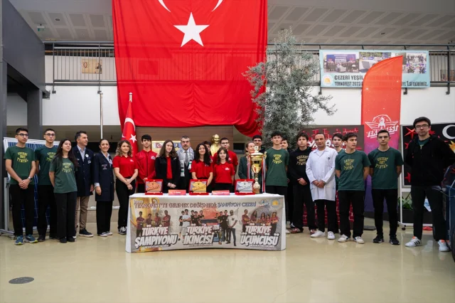 Bakan Tekin Cezeri Yeşil Teknoloji Lisesi'ni Ziyaret Etti