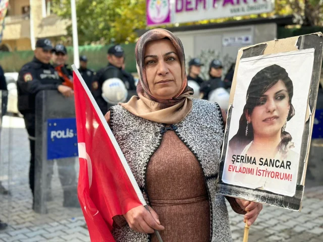 Van'da Aileler Sessiz Yürüyüşle Çocuklarına Sesleniyor