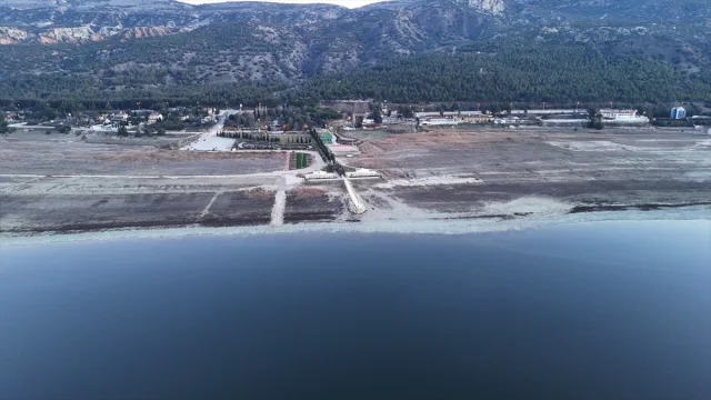 Burdur Gölü Tehdit Altında: 50 Yılda Yarıya İnen Su Seviyesi