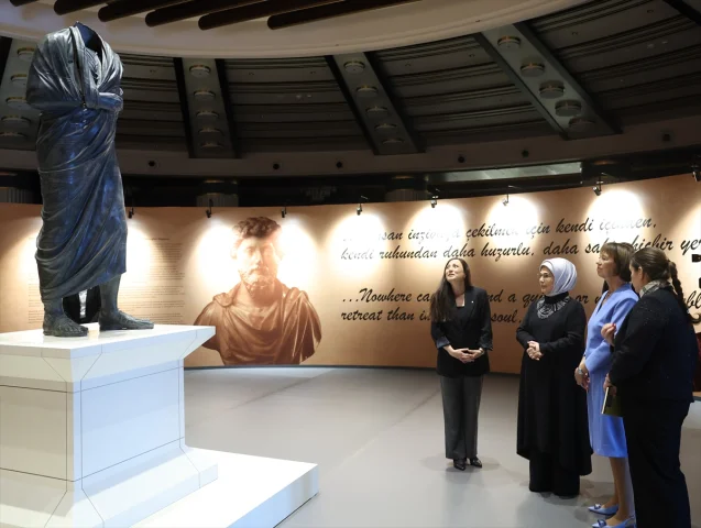 Emine Erdoğan'ın Almanya Başbakanı'nın Eşiyle Anlamlı Ziyareti