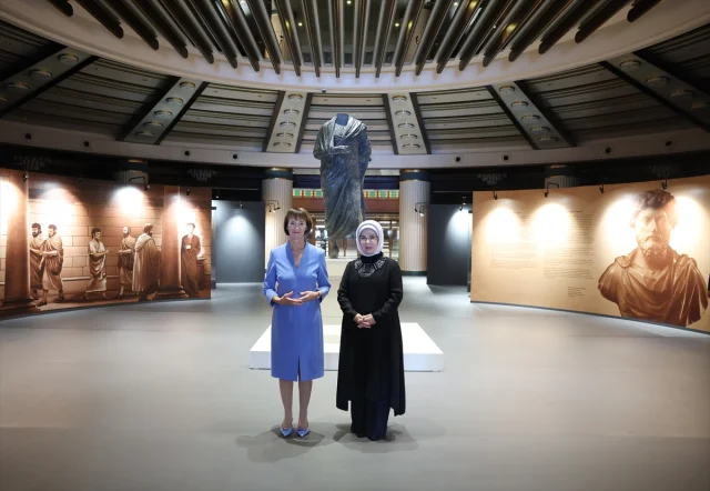 Emine Erdoğan'ın Almanya Başbakanı'nın Eşiyle Anlamlı Ziyareti