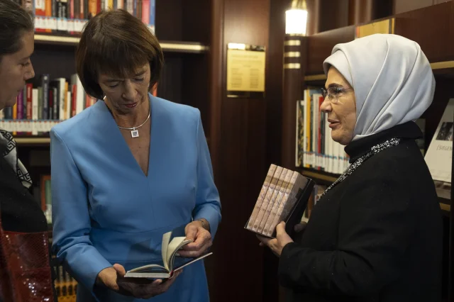 Emine Erdoğan'ın Almanya Başbakanı'nın Eşiyle Anlamlı Ziyareti