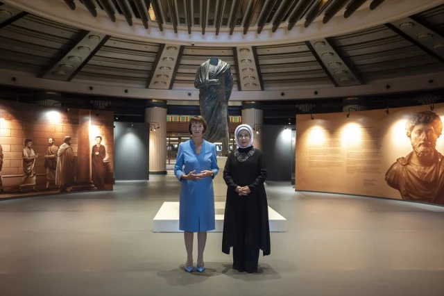 Emine Erdoğan'ın Almanya Başbakanı'nın Eşiyle Anlamlı Ziyareti