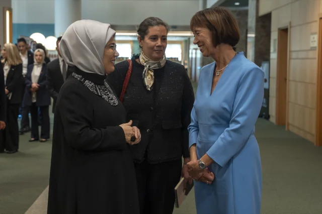 Emine Erdoğan'ın Almanya Başbakanı'nın Eşiyle Anlamlı Ziyareti